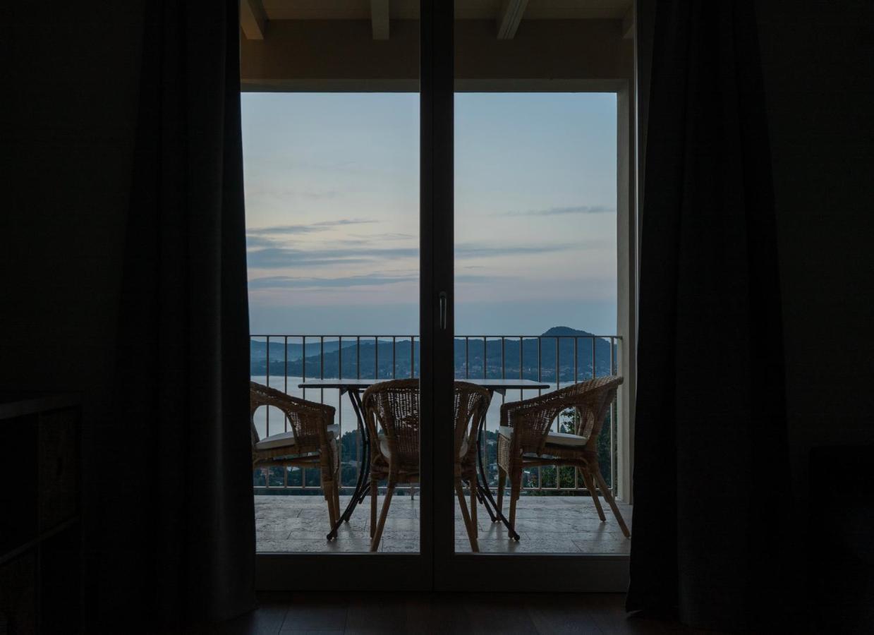 La Mascarana Appartement Lesa Buitenkant foto