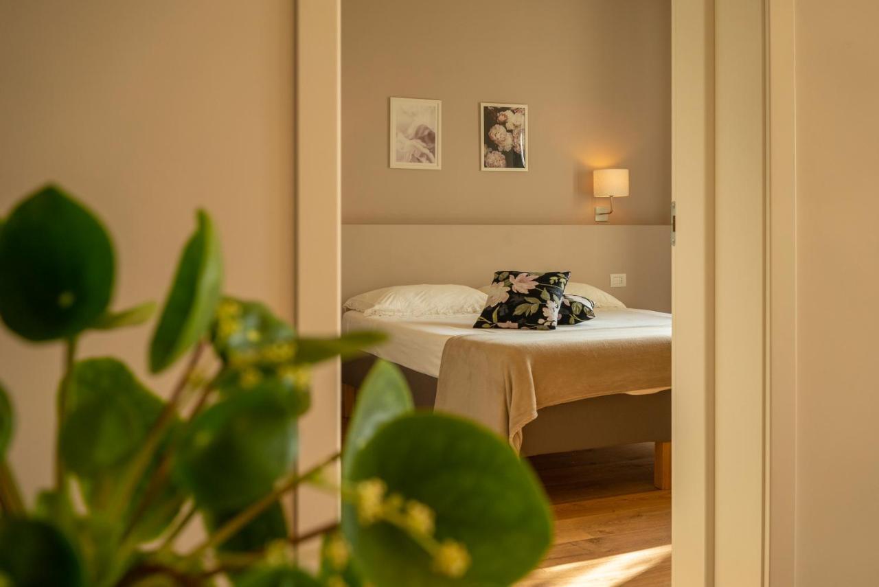 La Mascarana Appartement Lesa Buitenkant foto