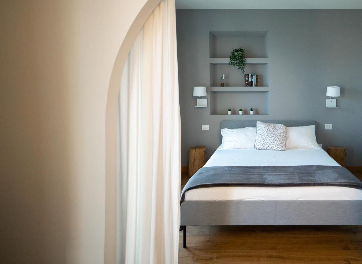 La Mascarana Appartement Lesa Buitenkant foto