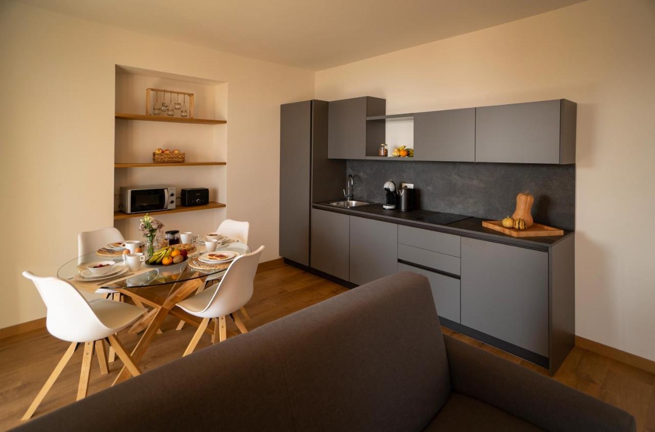 La Mascarana Appartement Lesa Kamer foto